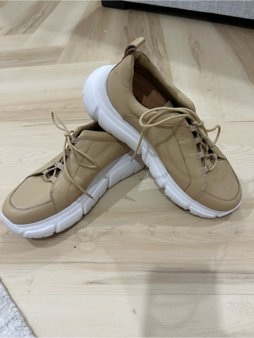 J/SLIDES NYC Women's Knockout Tan White Sneakers Leather Chunky Platform Sz 8.5